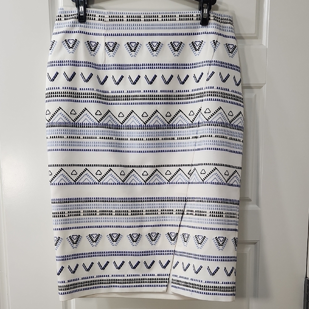 White House Black Market Blue and White Patterned Pencil Skirt size 4